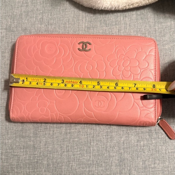 Chanel pink camellia wallet - Picture 14 of 15